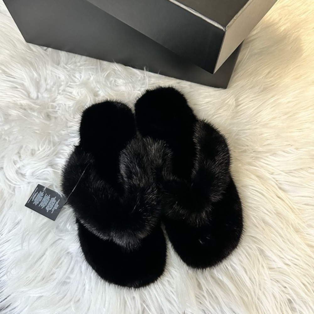 SAINT LAURENT
Bleach Flat Sandals - Picture 1 of 6